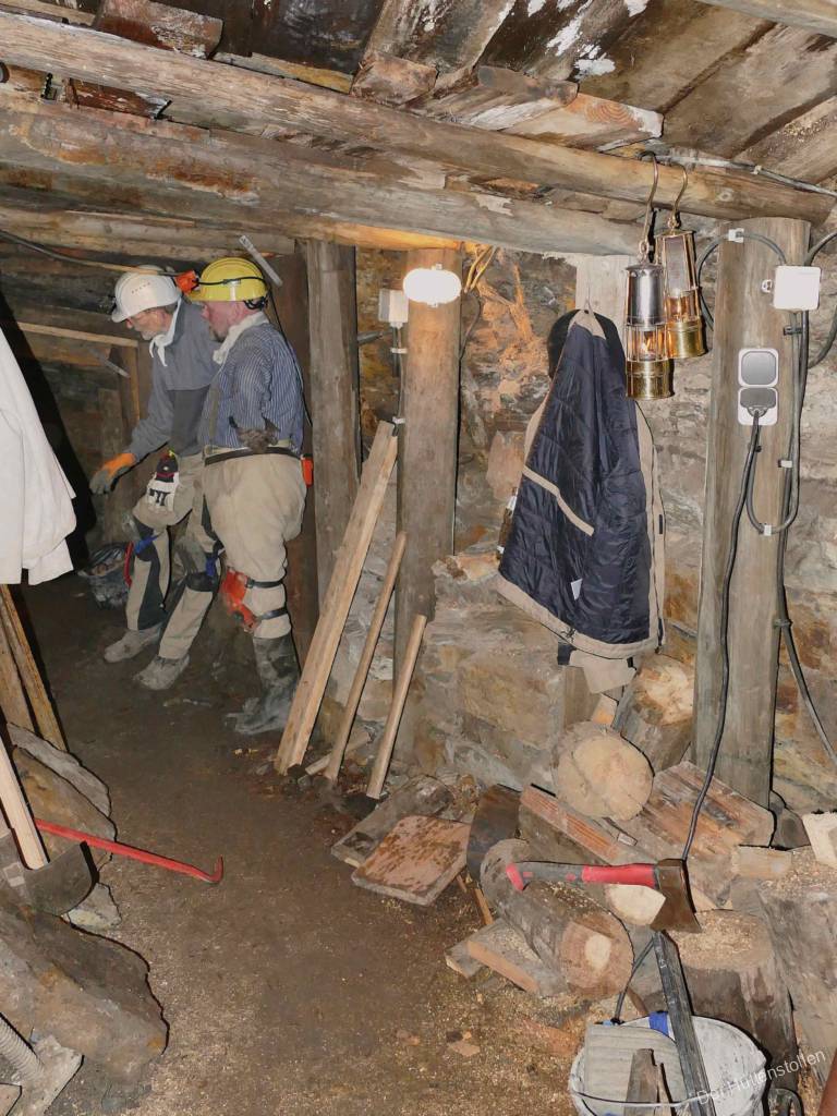 Erneuerung des Holzausbaus in der Wetterschachtstrecke